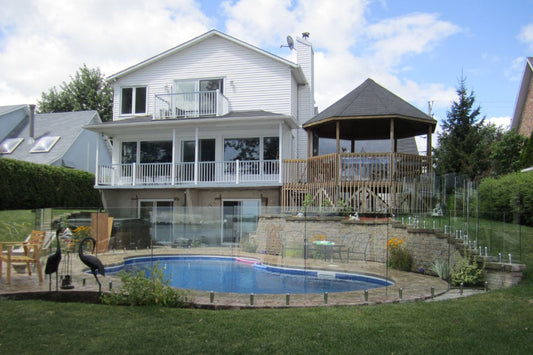 The Benefits of Using Glass Railings in Pool Areas and Outdoor Decks