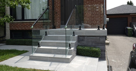 Outdoor Glass Railings: Defining Spaces Without Closing Them In