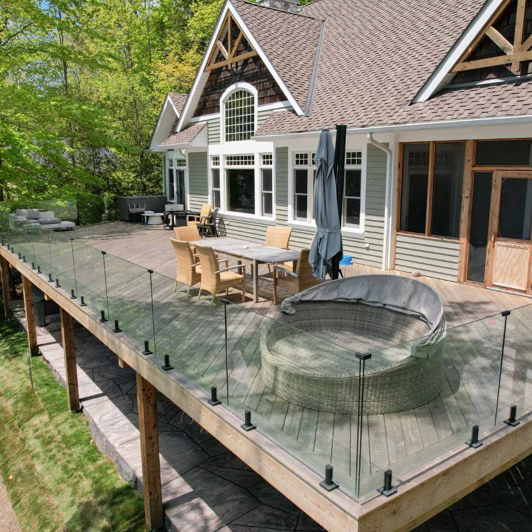 Glass railing system on a rooftop terrace