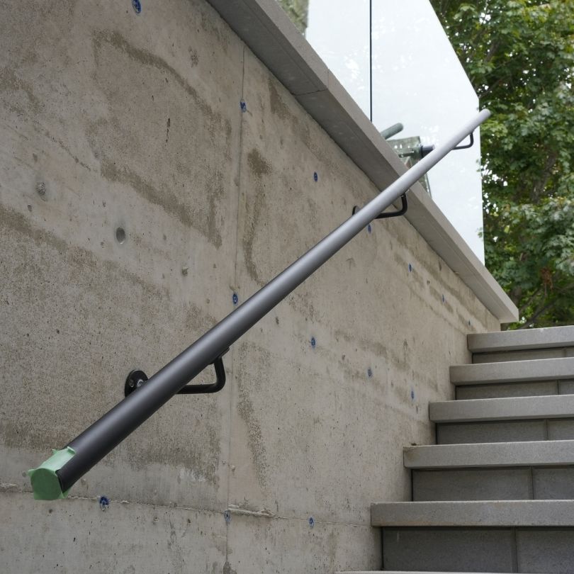 round-glass-railing-caprail-stainless-steel-deck