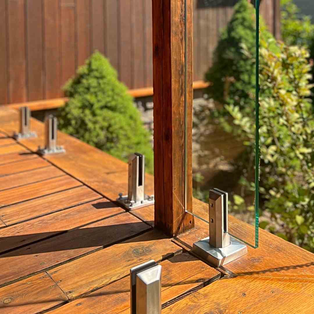 stainless steel spigot used for frameless glass railing installation